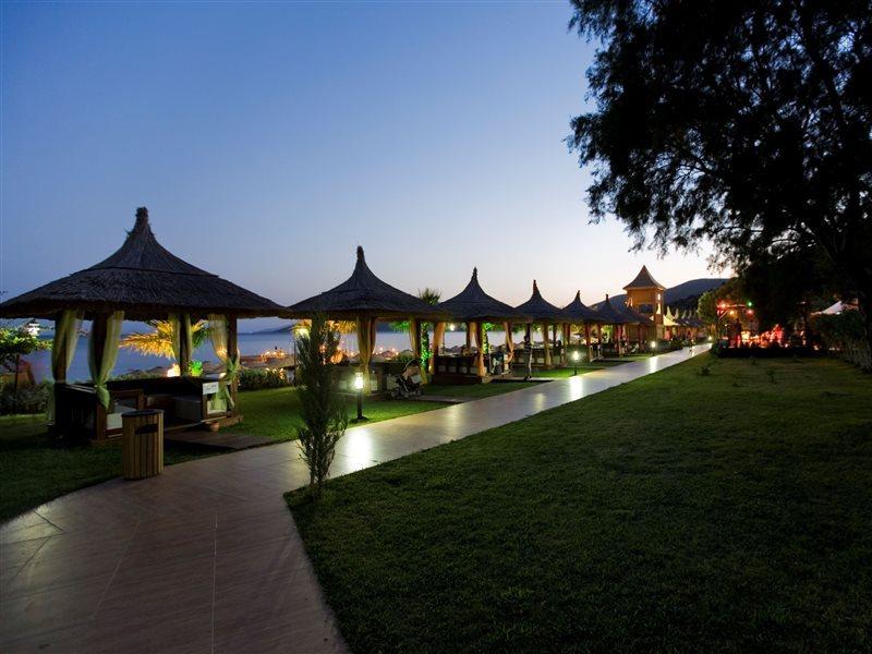 Latanya Park Resort Yaliciftlik Exterior foto