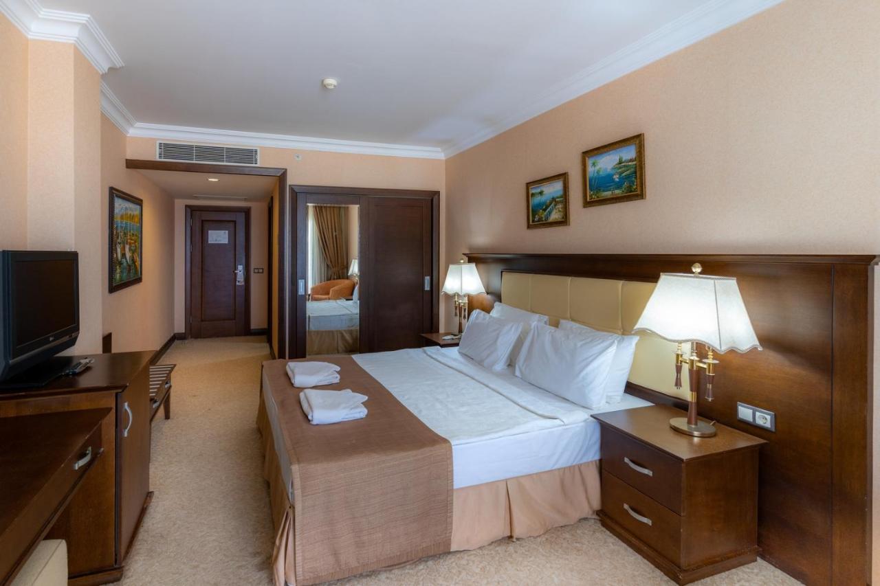 Latanya Park Resort Yaliciftlik Exterior foto