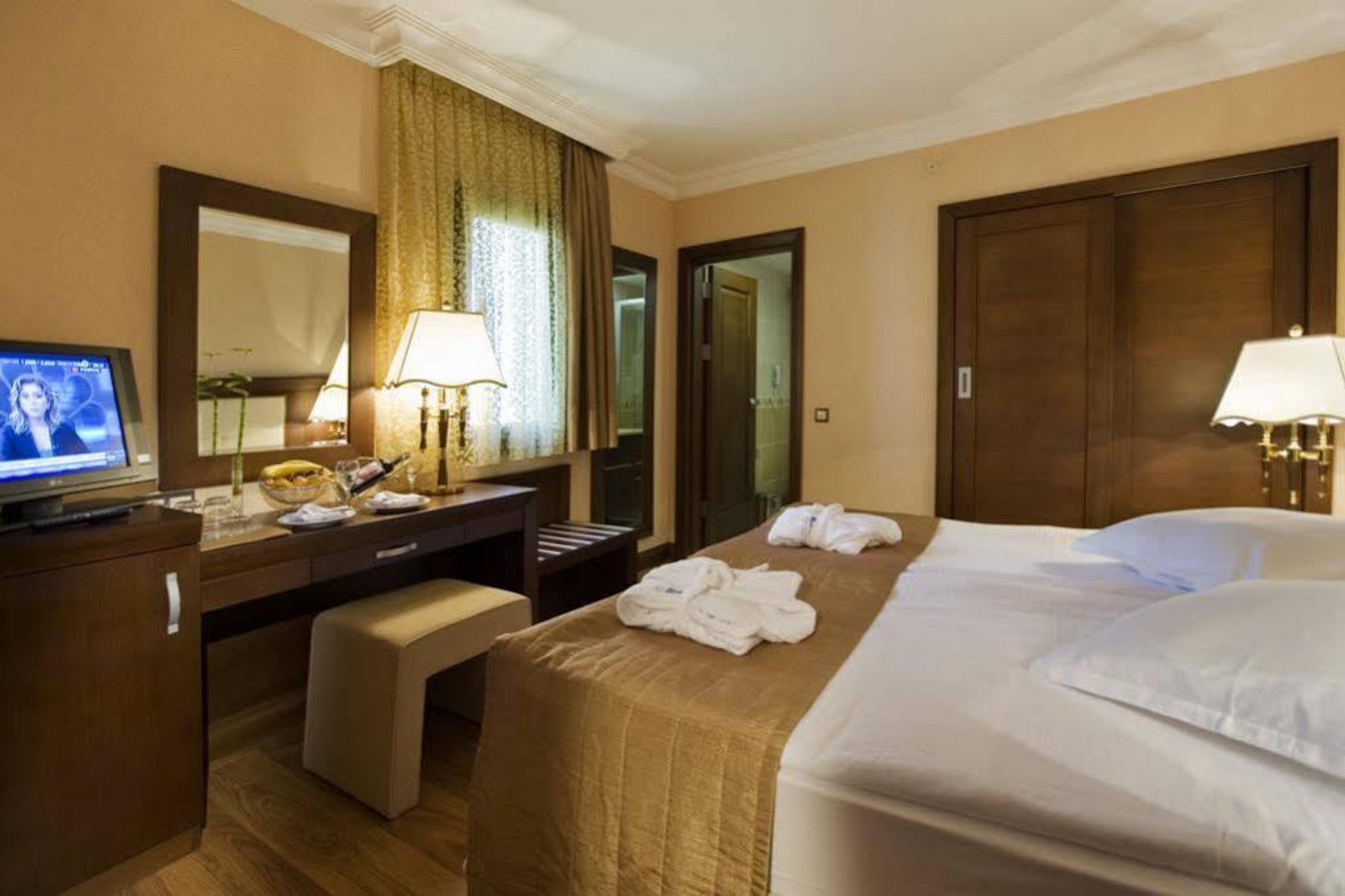 Latanya Park Resort Yaliciftlik Exterior foto